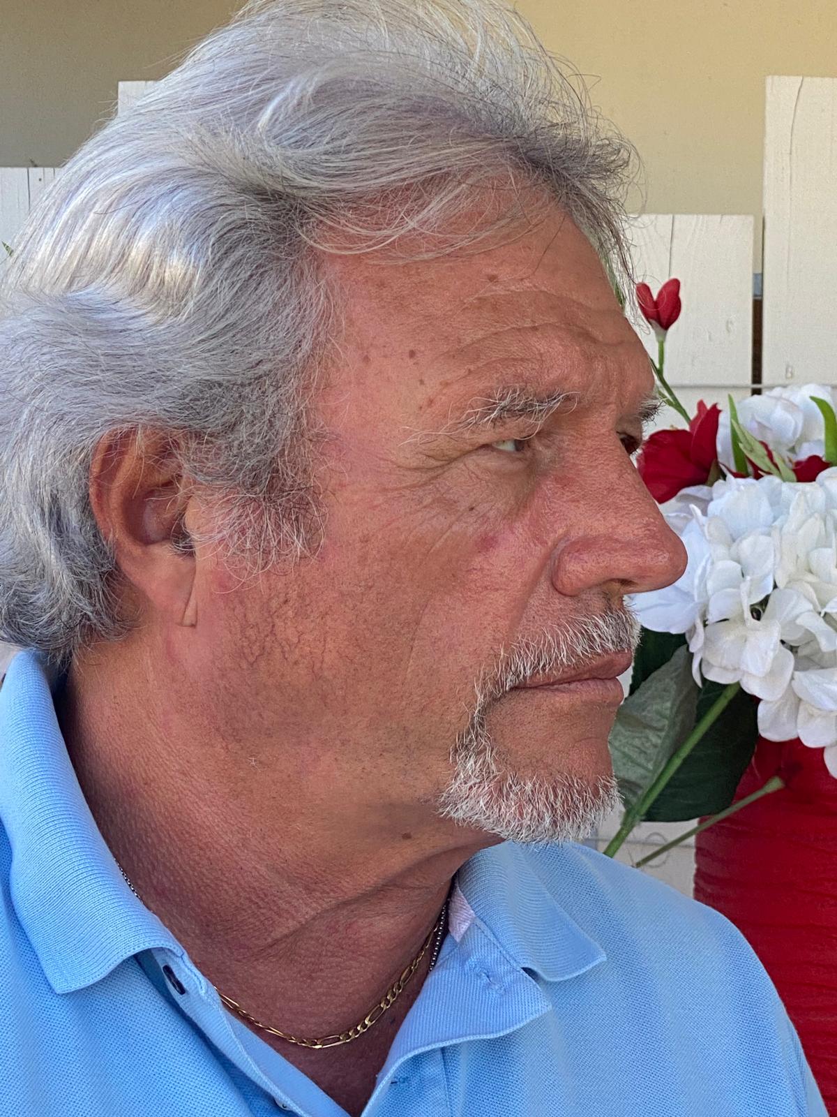 Profil droit de Marc Benech